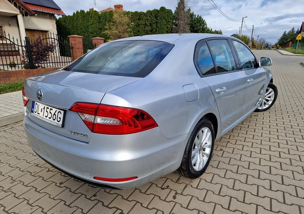 Skoda Superb cena 36900 przebieg: 270000, rok produkcji 2014 z Miłosław małe 154